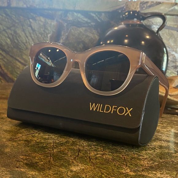 NWT Wildfox Guady Classic Sunnies🤍 - Picture 3 of 5